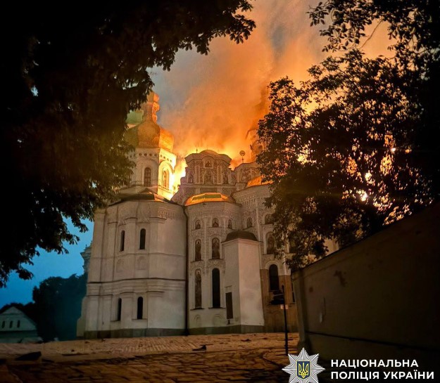 «Абсурд і слабкість»: МЗС України розкритикувало ЮНЕСКО через заяву про удар по Лаврі «Абсурд і слабкість»: МЗС України розкритикувало ЮНЕСКО через заяву про удар по Лаврі